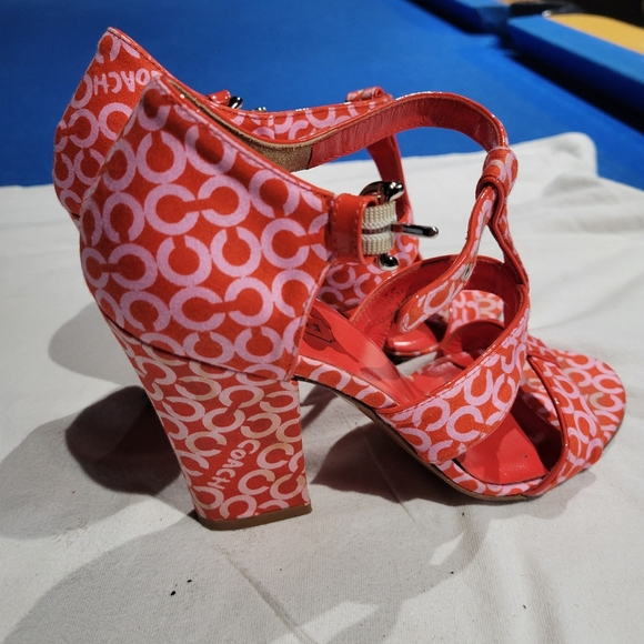 Coach signature fabric heels.  Size 5 - Picture 3 of 8